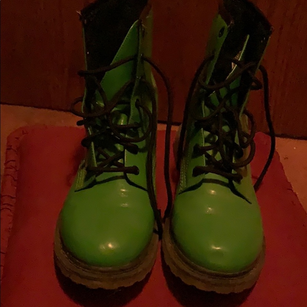 Combat boots